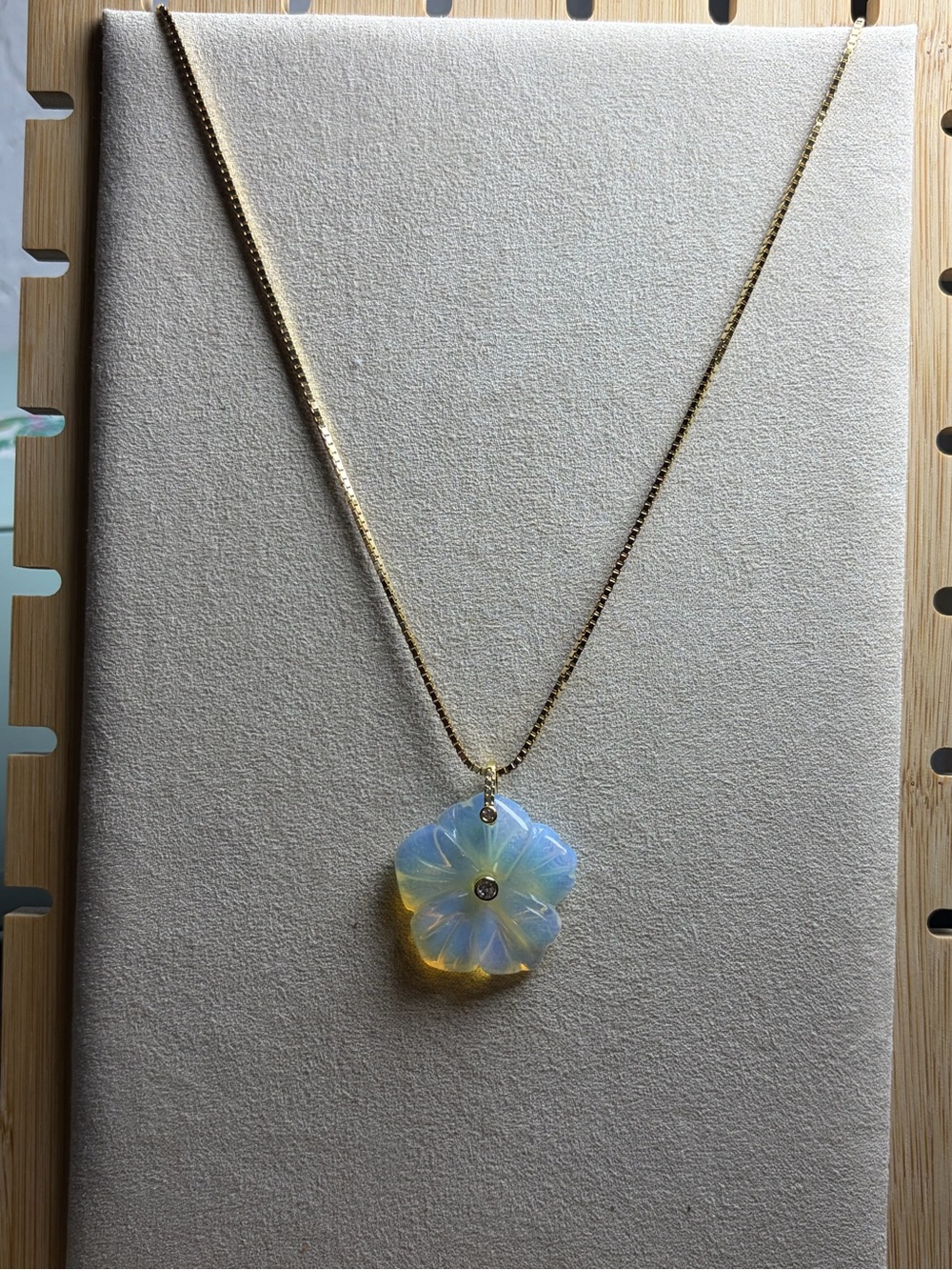 Opalescent Flower Pendant Necklace in Gold